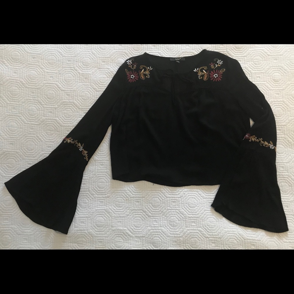 ❤️Crop Top with cute flare hem❤️